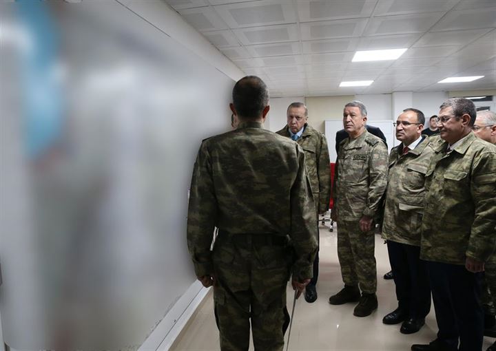 شاهد.. الرئيس اردوغان في مركز عمليات "غصن الزيتون" على الحدود السورية 2 شاهد.. الرئيس اردوغان في مركز عمليات "غصن الزيتون" على الحدود السورية 1