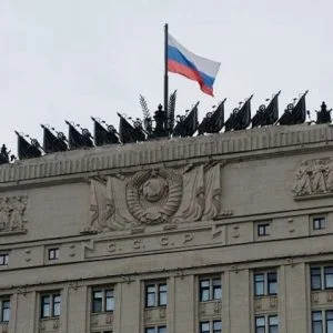 وزارة الدفاع الروسية: الاستفزازات الأمريكية سبب العملية العسكرية التركية في عفرين