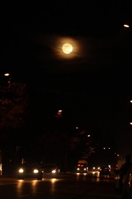 بالصور... ظاهرة "القمر الدموي" في اسطنبول 7