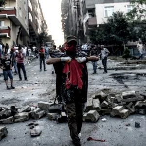 منشق عن “عمال كردستان”: تركيا ستسيطر على عفرين في 3 ساعات