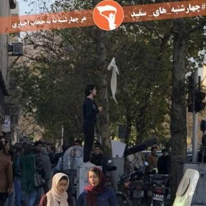 إيرانيات يطلقن حملة احتجاج بدون حجاب!