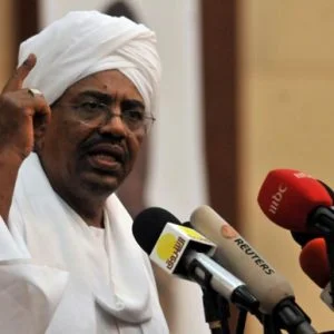 البشير يوجه رسالة هامة للمصريين