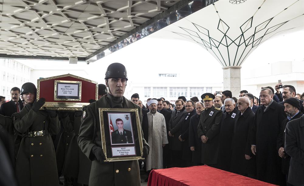 أردوغان يشيع أول شهيد تركي في "غص الزيتون" 9