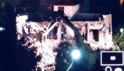 شهيد فلسطينى … بعد فشل محاولات اعتقاله هدم الاحتلال الاسرائيلي منزله فوق راسه!!! (شاهد)