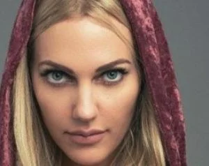 بعد أقل من شهر الممثلة التركية مريم أوزرلي ترتبط بعلاقة حب جديدة.. من هو بطل العلاقة هذه المرة؟