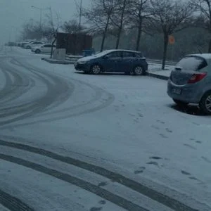 توقعات باستمرار تساقط الثلوج على اسطنبول حتى الجمعة “صور”