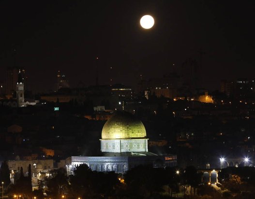 العالم يشاهد قمر الدم العملاق الأزرق..شاهد صور رائعة للظاهرة 19