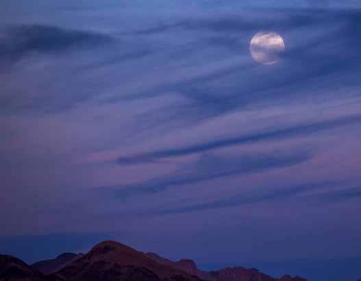 العالم يشاهد قمر الدم العملاق الأزرق..شاهد صور رائعة للظاهرة 21