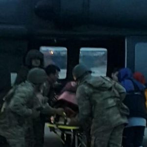 مروحية عسكرية تركية تسعف “حاملًا” تعذر نقلها للمشفى بسبب الثلوج
