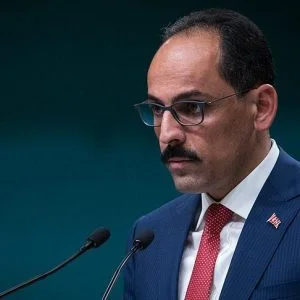 قالن يدعو واشنطن لقطع الدعم عن تنظيم “ب ي د” في سوريا