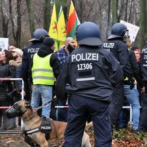 الشرطة الألمانية تفرق مظاهرة لأنصار”ب ي د/ بي كا كا” الإرهابي
