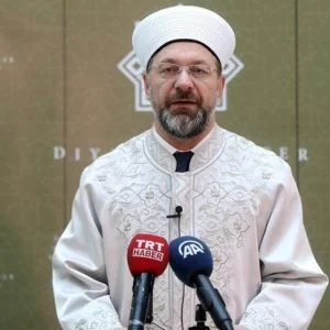 رئيس الشؤون الدينية التركية يدعو المسلمين لزيارة المسجد الأقصى