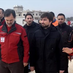رئيسا “أفاد” والهلال الأحمر التركيين يزوران مخيما للاجئين في إدلب