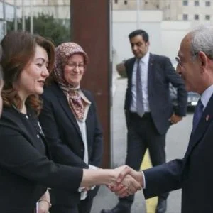 أوغلو :يزور الجنود المصابين بـ”غصن الزيتون”