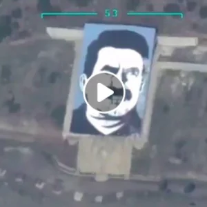 شاهد لحظة تدمير الطائرات التركية نصبًا تذكاريًا لـ “عبد الله أوجلان” في عفرين