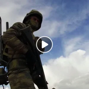 شاهد كيف ينظف الجيش التركي المناطق المحررة في عفرين من الالغام