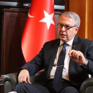 سفير تركيا لدى واشنطن يكشف أكاذيب الكاتب الفرنسي ليفي حول “غصن الزيتون”