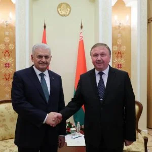 رئيس وزراء بيلاروسيا يستقبل نظيره التركي