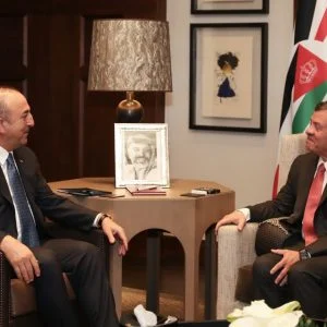 الملك الأردني يستقبل وزير الخارجية التركي