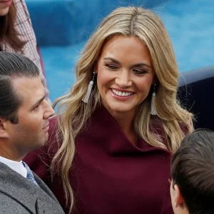 بعد تسلمها رسالة وصلت عبر البريد.. نقل زوجة ابن ترامب إلى المستشفى