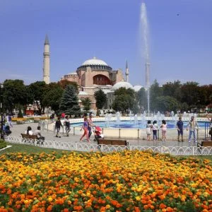 مجموعة سياحية عالمية: ارتفاع عدد السياح الراغبين في قضاء عطلتهم بتركيا