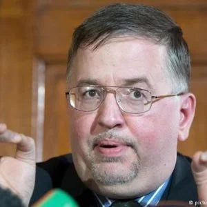 سياسي ألماني يكشف أسباب اعتناقه الإسلام بعد عداء لسنوات