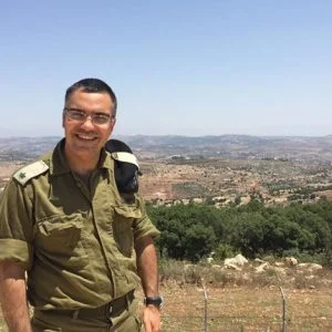 موقع إسرائيلي يحتفي بمشاركة أدرعي في “الاتجاه المعاكس” على قناة الجزيرة