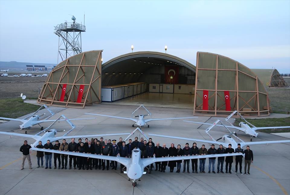 صور.. اردوغان يزور مركز طائرات بدون طيار تشارك في غصن الزيتون 9