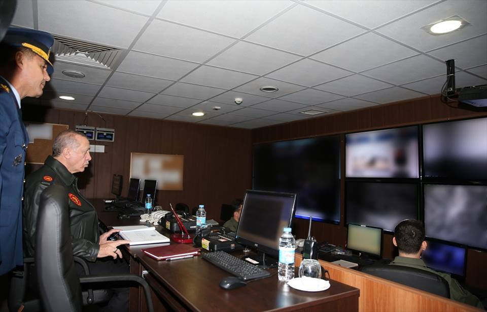 صور.. اردوغان يزور مركز طائرات بدون طيار تشارك في غصن الزيتون 1