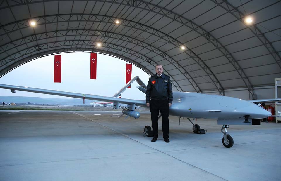 صور.. اردوغان يزور مركز طائرات بدون طيار تشارك في غصن الزيتون 5