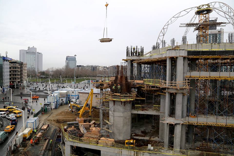 صور لاخر أعمال البناء والإنشاء في جامع ميدان تقسيم وسط مدينة اسطنبول 5