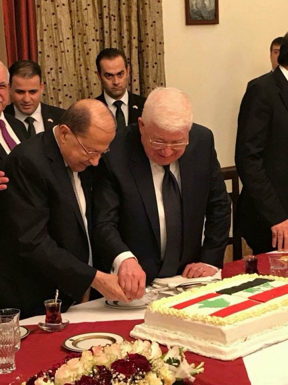 مفاجأة غير متوقعة للرئيس اللبناني في العراق (صورة) 2 مفاجأة غير متوقعة للرئيس اللبناني في العراق (صورة) 1