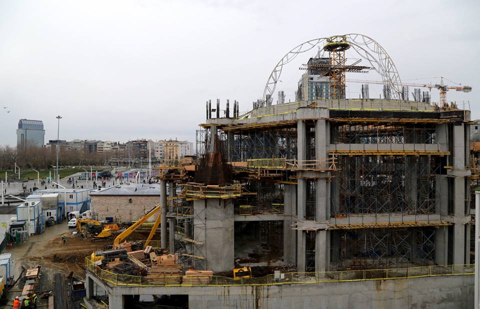 صور لاخر أعمال البناء والإنشاء في جامع ميدان تقسيم وسط مدينة اسطنبول 9