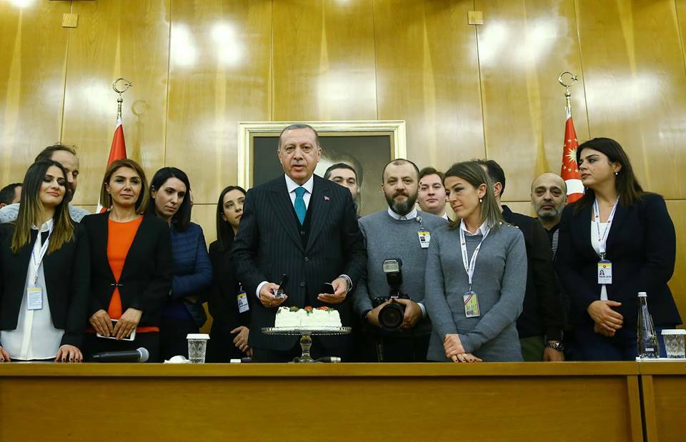مفاجأة للرئيس اردوغان في يوم ميلاده 8 مفاجأة للرئيس اردوغان في يوم ميلاده 7