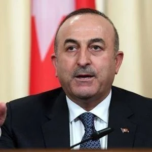 تشاوش أوغلو: تركيا ليست مضطرة لتقديم تبريرات لأحد بشأن “غصن الزيتون”