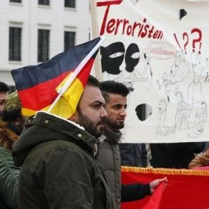 ألمانيا تعتزم إعادة 10 آلاف لاجئ