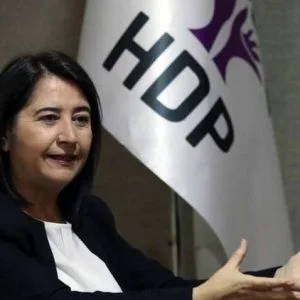 السلطات التركية تطلق سراح مسؤولة في حزب الشعوب الديمقراطي