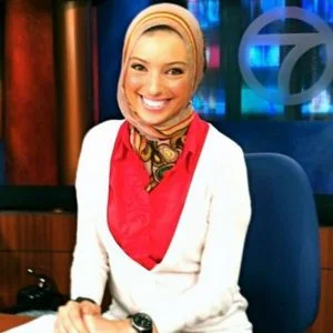 لأول مرة.. مذيعة أخبار تظهر بحجابها على شاشة قناة أمريكية