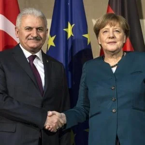 يلدريم يلتقى ميركل في العاصمة برلين