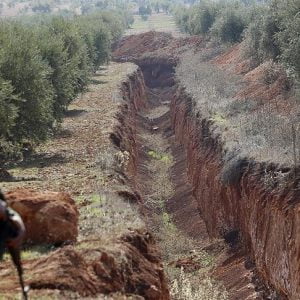 الجيش التركي يكتشف خندقا ضخما في منطقة عفرين