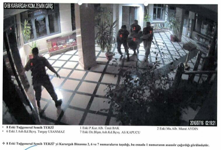 جديد.. هكذا استعد الضابط "عمر خالص دمير" لقتل جنرال انقلابي بمقر القوات الخاصة التركية (فيديو وصور) 6 جديد.. هكذا استعد الضابط "عمر خالص دمير" لقتل جنرال انقلابي بمقر القوات الخاصة التركية (فيديو وصور) 5