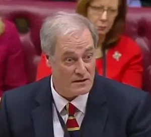 شاهد: وزير بريطاني يترك منصبه لهذا السبب!