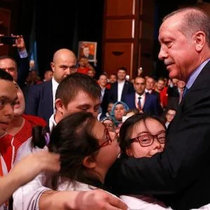 منتخب كرة الصالات التركي للمصابين بمتلازمة داون يدعو أردوغان للعب معه