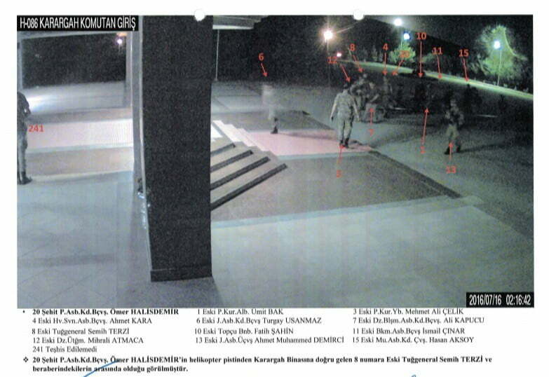 جديد.. هكذا استعد الضابط "عمر خالص دمير" لقتل جنرال انقلابي بمقر القوات الخاصة التركية (فيديو وصور) 22 جديد.. هكذا استعد الضابط "عمر خالص دمير" لقتل جنرال انقلابي بمقر القوات الخاصة التركية (فيديو وصور) 21