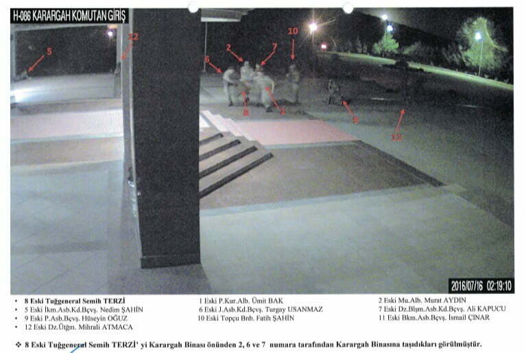 جديد.. هكذا استعد الضابط "عمر خالص دمير" لقتل جنرال انقلابي بمقر القوات الخاصة التركية (فيديو وصور) 24 جديد.. هكذا استعد الضابط "عمر خالص دمير" لقتل جنرال انقلابي بمقر القوات الخاصة التركية (فيديو وصور) 23