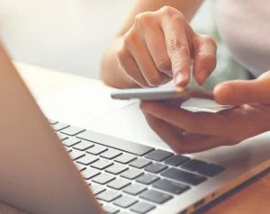 حوِّله لفأرة للتحكم في حاسوبك عن بعد.. كيف تستخدم هاتفك الذكي لأداء الكثير من المهام