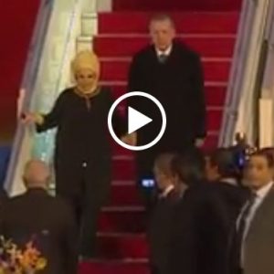 شاهد لحظة وصول الرئيس التركي أردوغان إلى الجزائر
