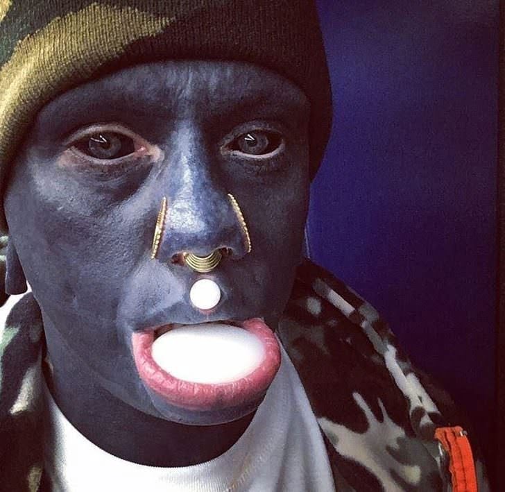 بالصور... تعرف على الحالة التي وصل إليها نتيجة لشغفه بالوشم! 6 بالصور... تعرف على الحالة التي وصل إليها نتيجة لشغفه بالوشم! 5