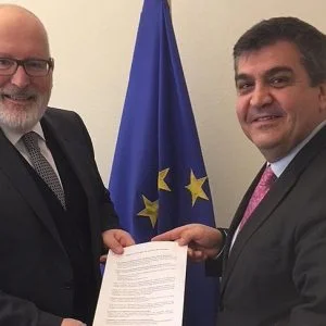 تركيا تسلم خطة عملها بشأن رفع التأشيرات إلى المفوضية الأوروبية