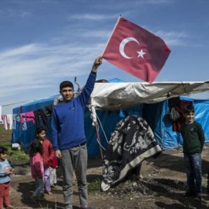 أسر سورية من عفرين تلجأ إلى تركيا هربا من ظلم “ب ي د”